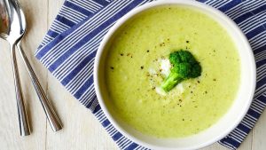 Trong các dạng thực phẩm dành cho bé, súp là một trong những món giúp bé dễ ăn nhất